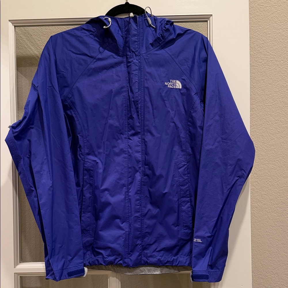 The North Face Women’s Quest Hooded jacket- size Small